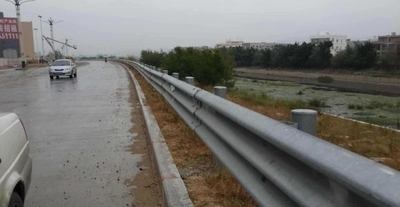 Thrie Beam Roadside Guardrail , Galvanized Guard Rail For Traffic Road Safety Use