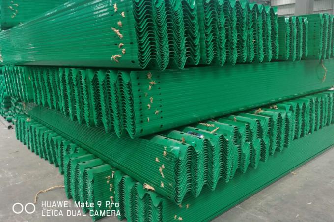 PVC Coating Thrie Beam Highway Guardrail Systems For Traffic Road Protection 5