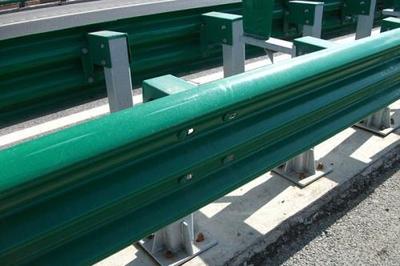 PVC Coating Thrie Beam Highway Guardrail Systems For Traffic Road Protection 3